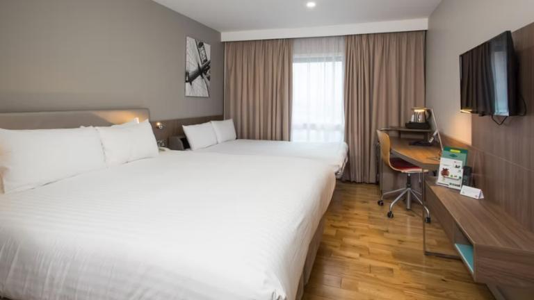 Holiday Inn London West 4*